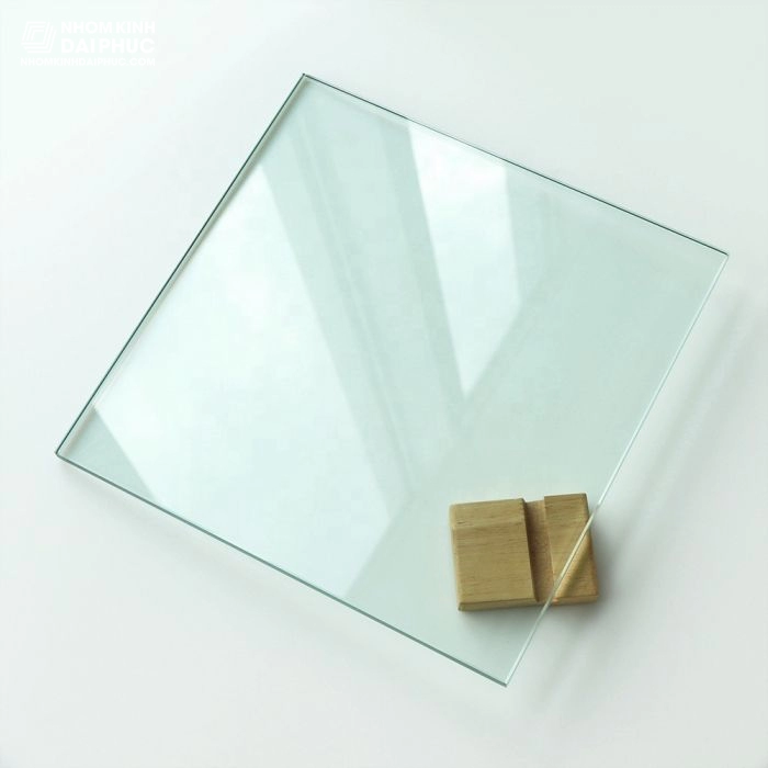 kính cường lực trong suốt