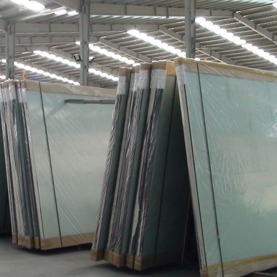 Kính trắng xây dựng